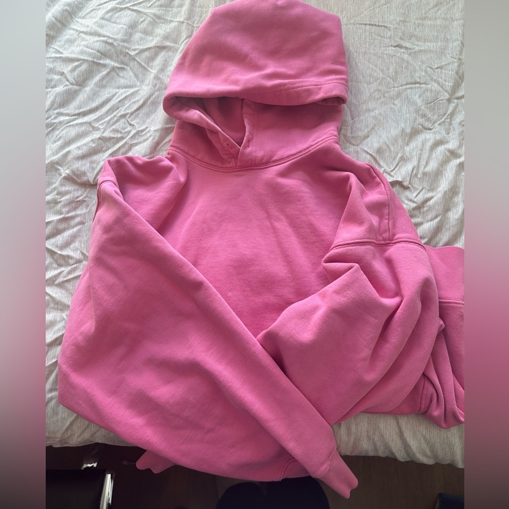 Aritzia TNA hot pink hoodie (NO DRAWSTRING)